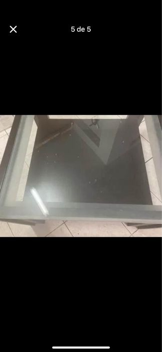Mesa de centro com tampo em vidro