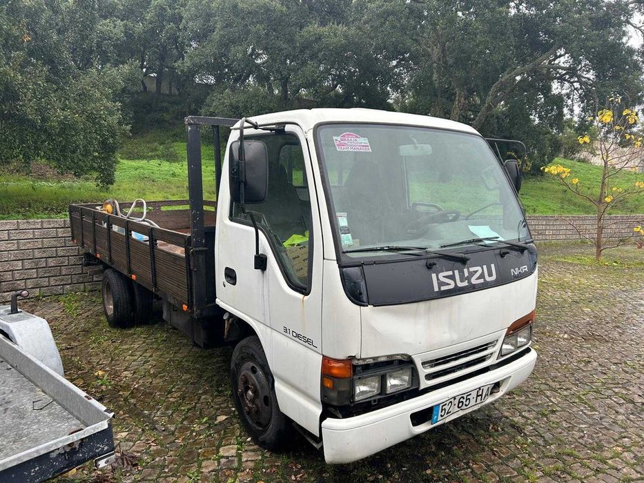 Isuzu com motor partido .