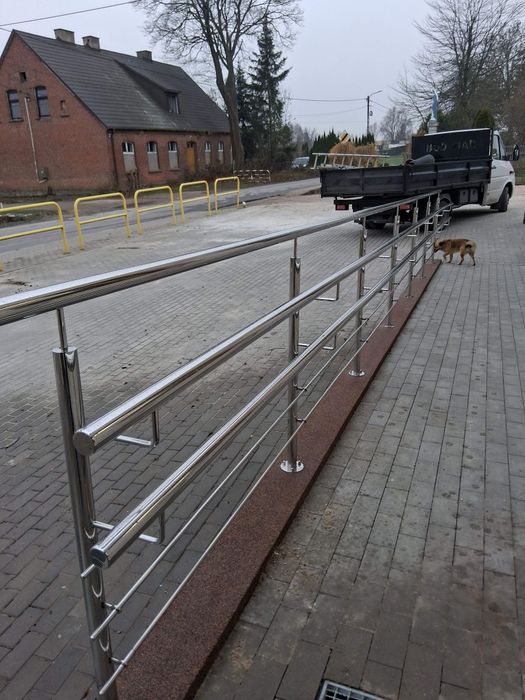 Balustradą ze stali kwasoodpornej