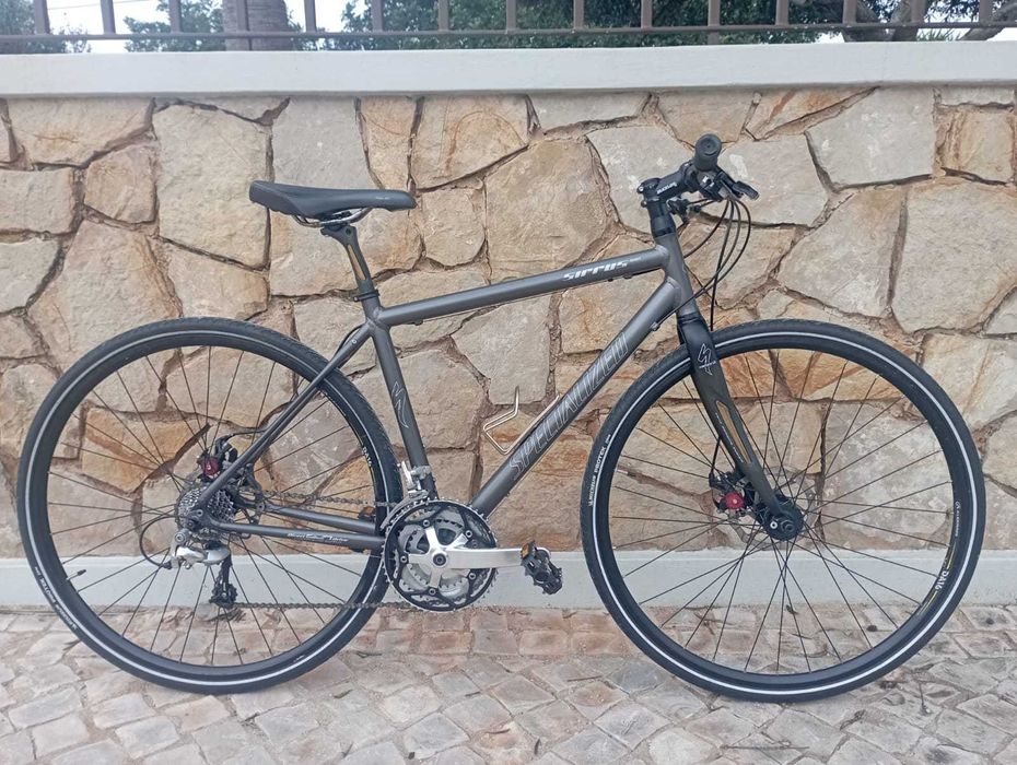 Specialized Sirrus Sport - híbrida / cidade