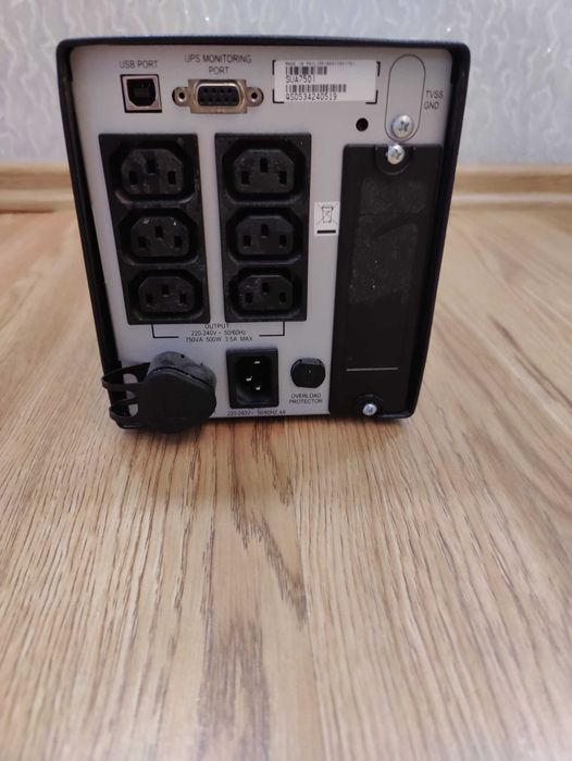 APC Smart-UPS 750VA USB SUA750I бесперебойник ИБП чистый синус 9Ah акб