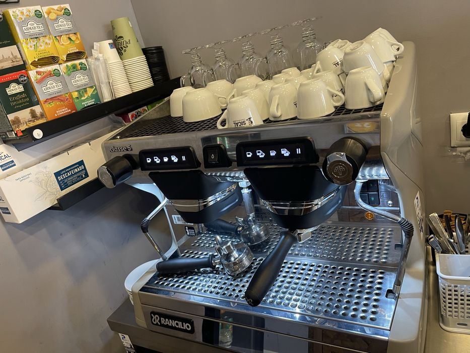 Maquina de cafe semi nova