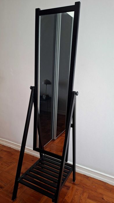 Espelho Ikea com prateleira