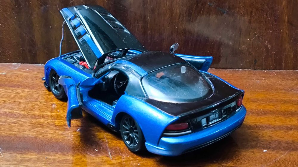 Машинка Dodge Viper SRT10 ACR - Bburago 1/24