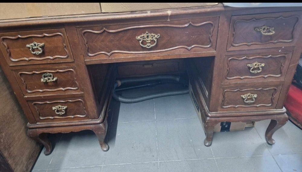 Secretária estio Queeb Anne