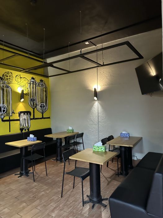 Продаж 200 м2. під магазин, клініку, офіс. Фасад !