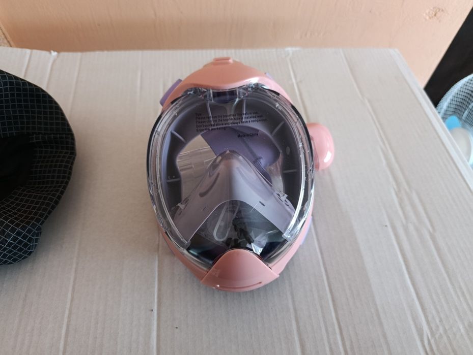 Маска для плавання (снорклінгу).