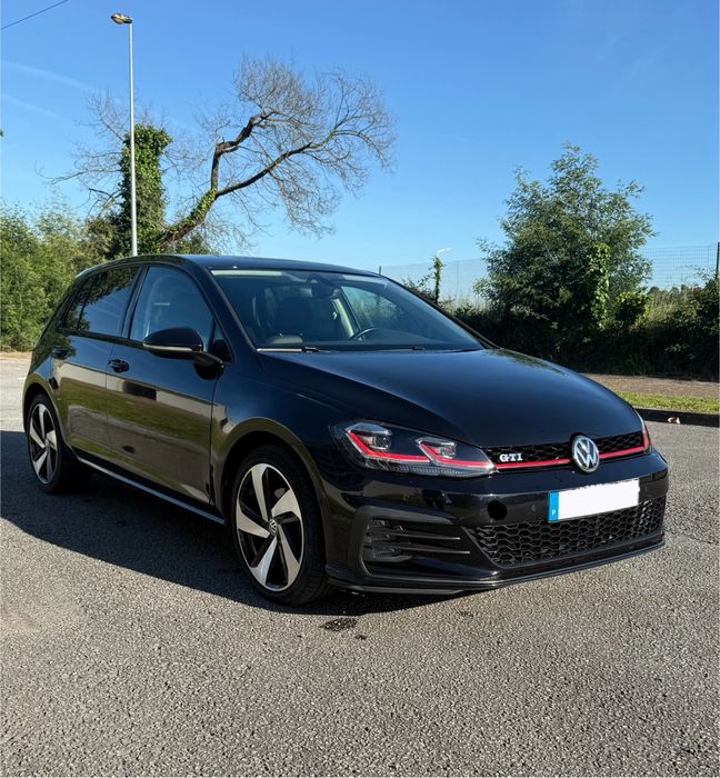 Volkswagen Golf 7,5        1.6 TDi 115cv (Look GTi)