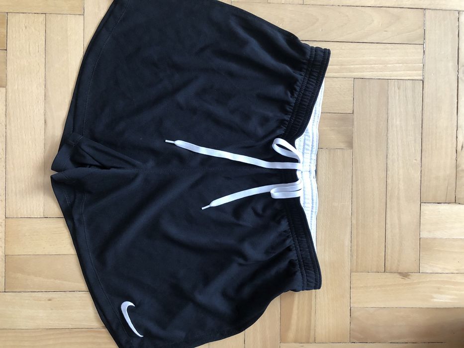 Spodenki sportowe nike L