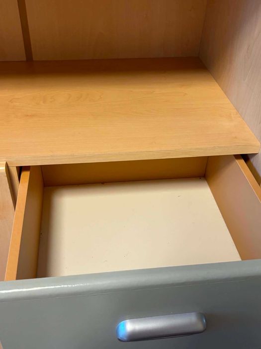 szafka na ubrania do pokoju dziecka