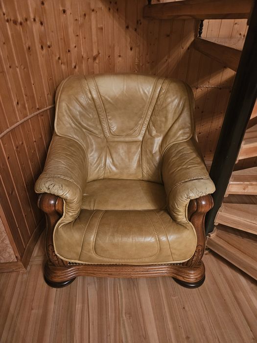 Диван шкіряний і два крісла