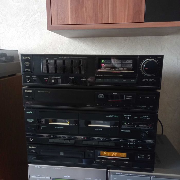 Комплект Sanyo підсилувач+тюнер+кас.дека+СД.