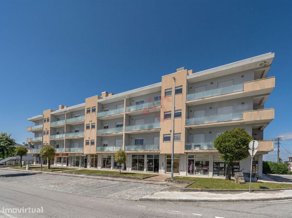 Apartamento T2 com 90,2 m² | Mobilado e Equipado |Garagem | Elevador |