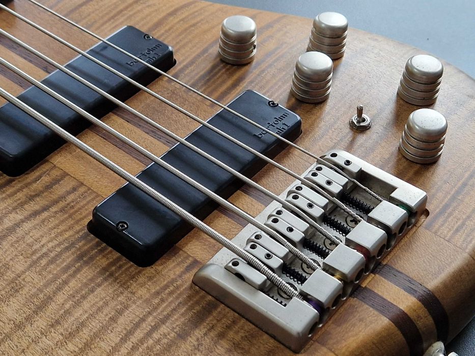 Baixo Cort A5 artisan bartolini com capa de luxo