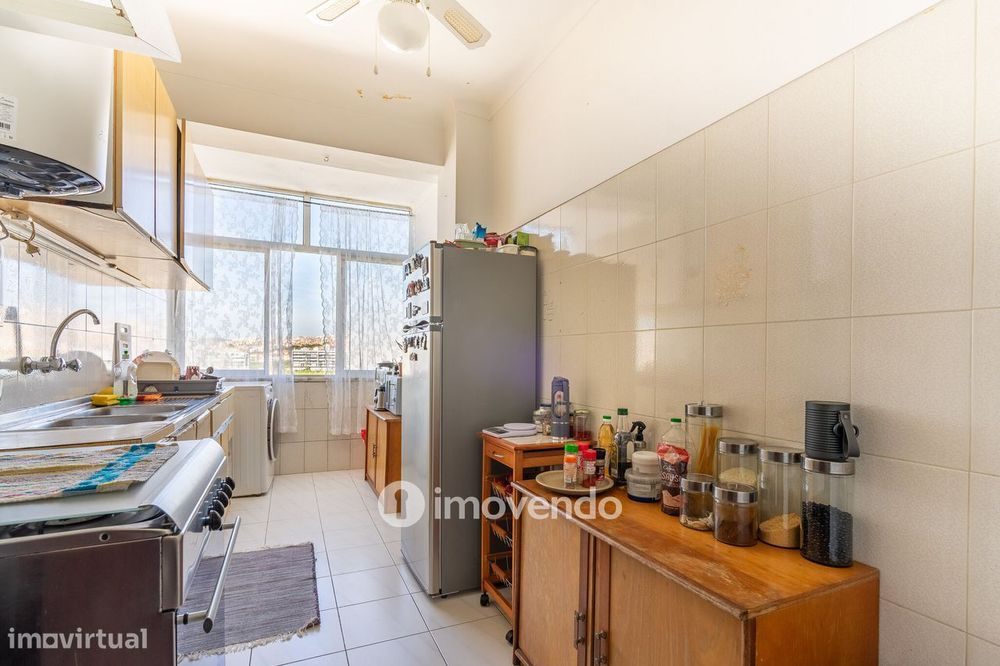 Apartamento T2 com vistas desafogadas, em Odivelas