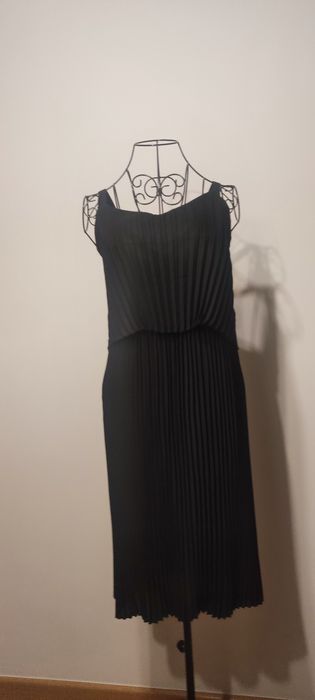 Esmara Plisowana mała czarna midi