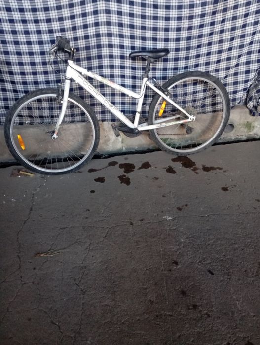 Vendo esta bicicleta muita bonita bom estado