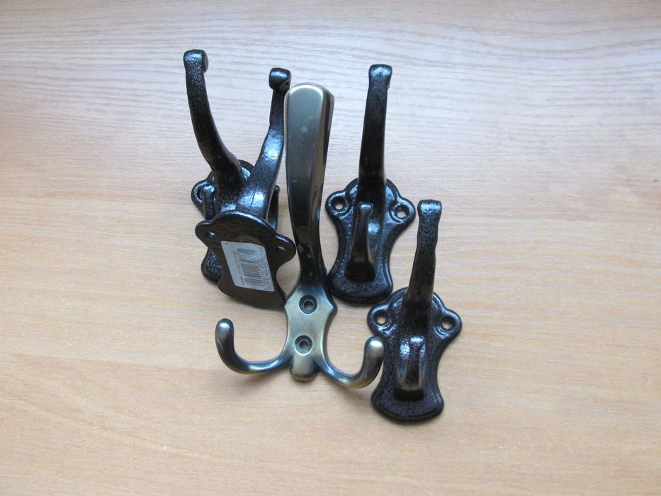 Uchwyty ubraniowe fantazyjne.