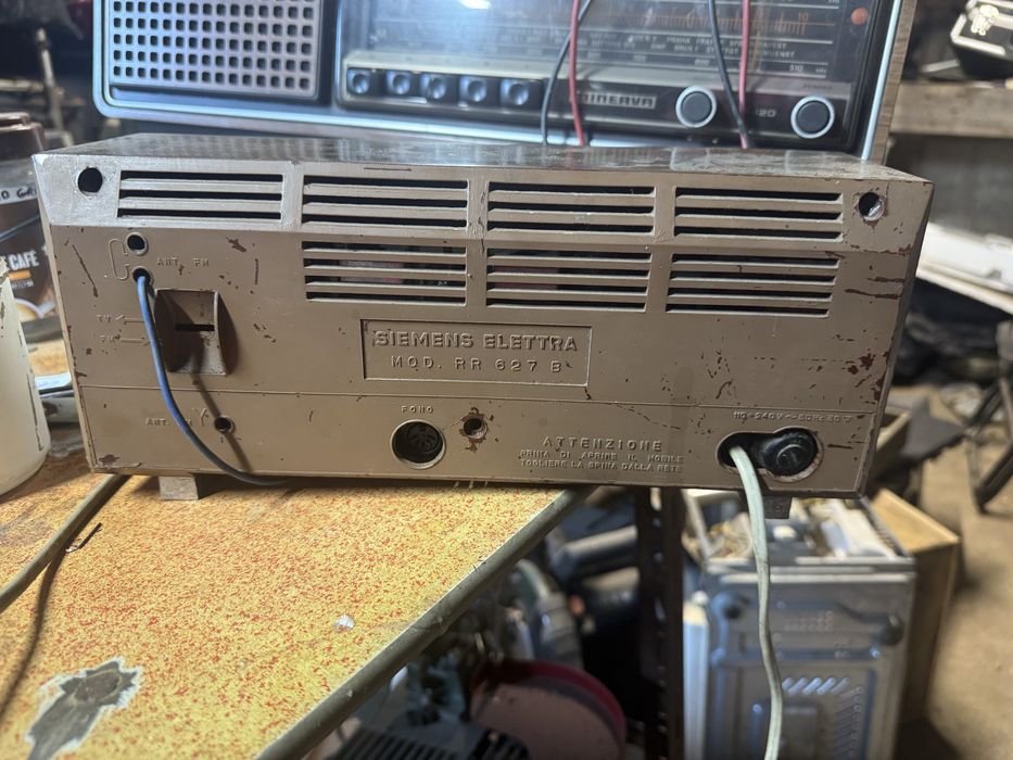 rádio antigo em bom estado