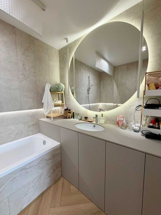 Продам чудову 2-кімнатну квартиру в ЖК Варшавський мікрорайон.