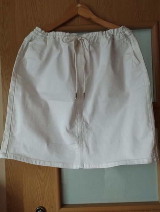 Spódnica biała, nowa, rozm 18