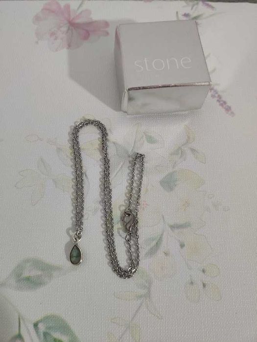 Pendentes com várias pedras semi preciosas