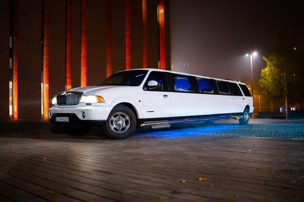 Wynajem Limuzyn/ Limuzyna do wynajęcia/ Limuzyna na panieńskie