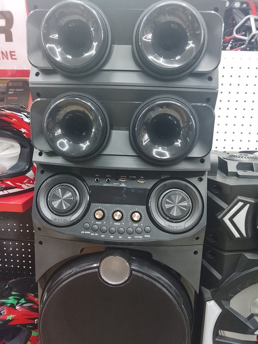 Colunas de som muito potentes. Novas