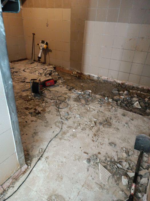 Prace rozbiórkowe wewnątrz ręczne przygotowanie mieszkań do remontu