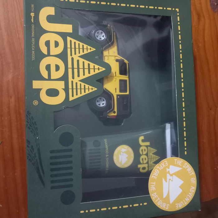 Gel de duche + JEEP Bburago 1/32 NOVO com 20% de desconto
