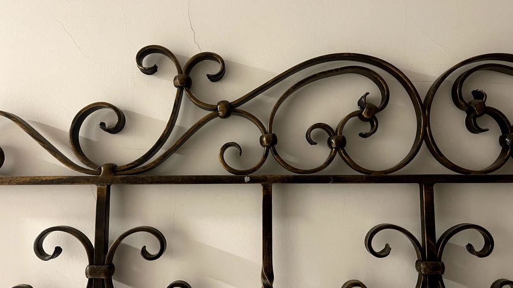 Grade em Ferro Forjado Envelhecido – Feita por Encomenda por Artesão
