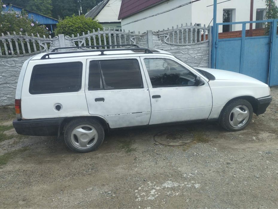 Продам Опель кадет 1.6 на ходу
