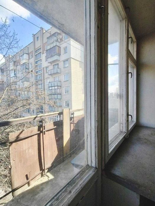 Продаж 1-кімнатної квартири 31 м2 по Левка Лук'яненка, р-н Електрону.