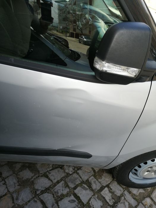 Opel Combo 1.3 Cdti de 2013 em bom estado