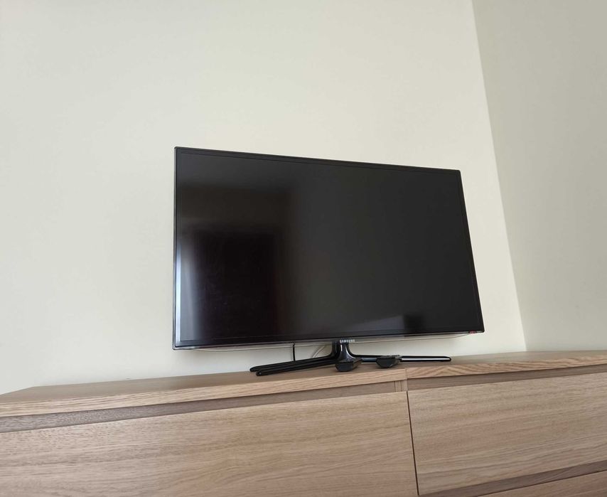 Televisão LED Samsung 40" UE40ES6100