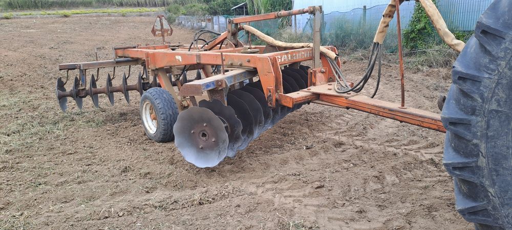 Reboque Banheira trator herculano 16 toneladas e grade de discos galucho glhr