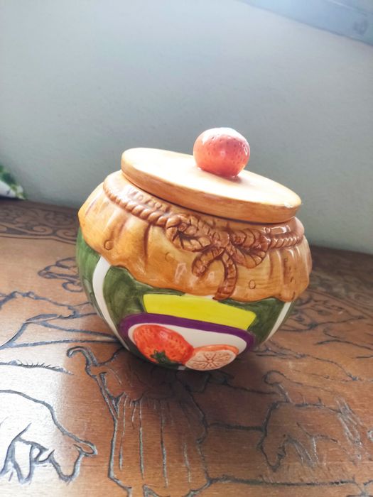 Pote de loiça motivo fruta