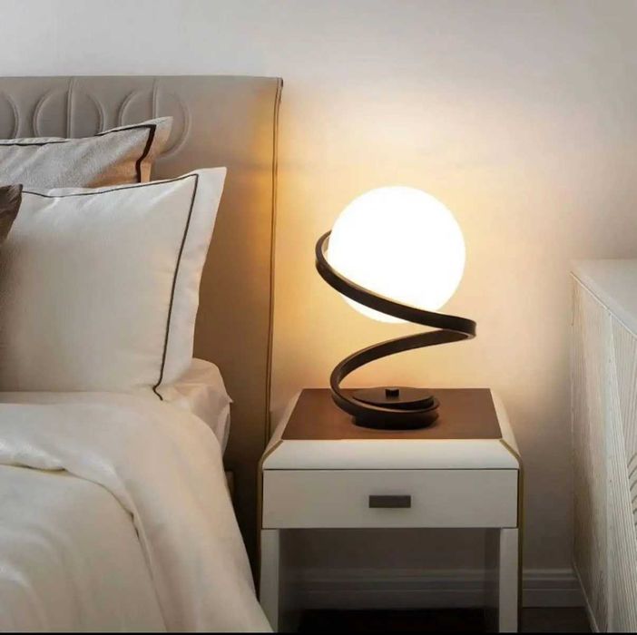 Нічник лампа для спальні, офісу в вигляді сфери - металевий корпус