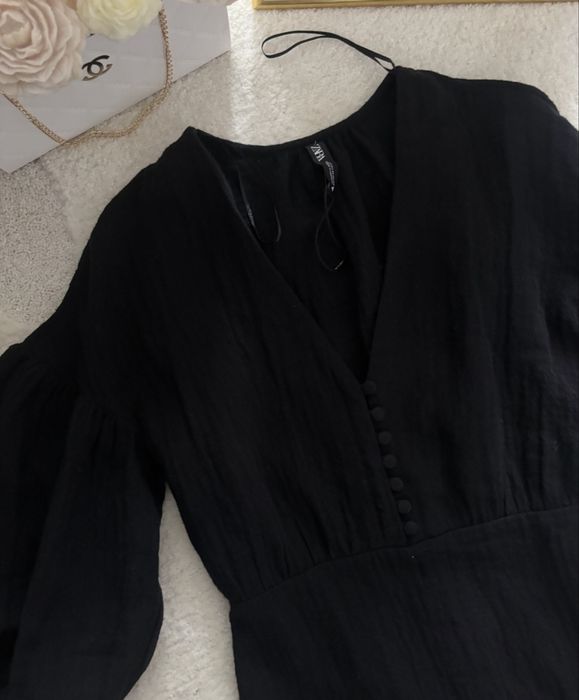 Sukienka mała czarna zara dekolt bufiaste rekawy elegancka