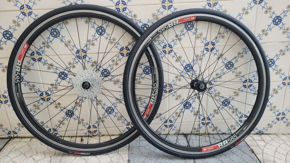 Rodas Estrada DT Swiss RR585 + Cubos DT Swiss 350 + Pneus Specialized