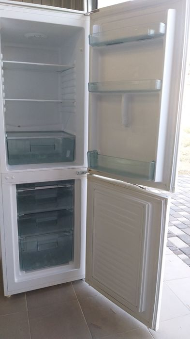 Холодильник двух камерный