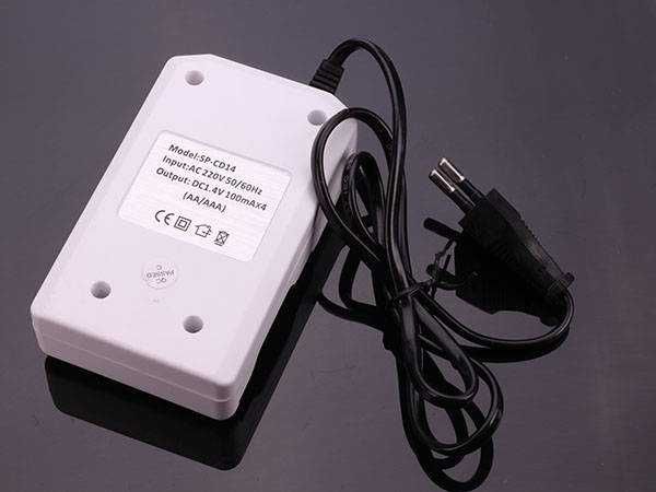 Ładowarka do akumulatorków AA AAA baterii bateria gniazdo akumulatorki