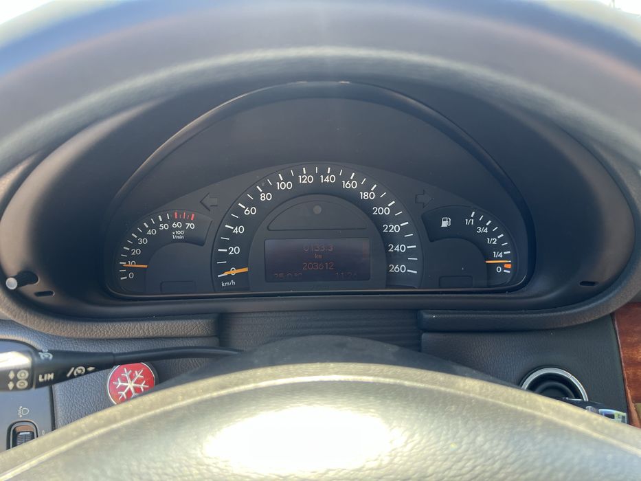 Mercedes Benz C180