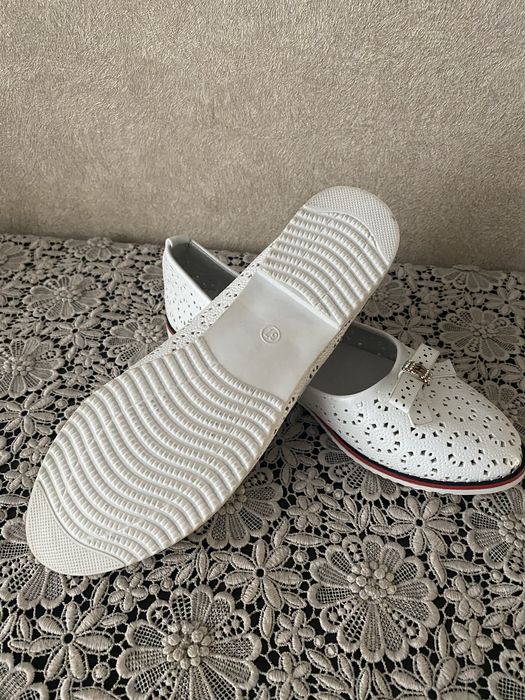 Туфлі балетки білі