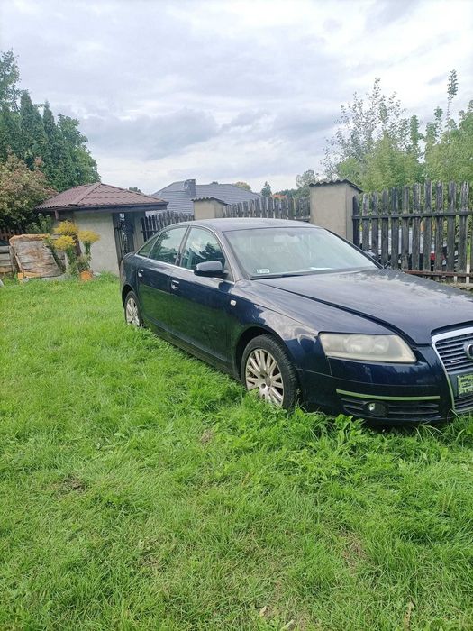 Audi a6 sedan z 2004 roku