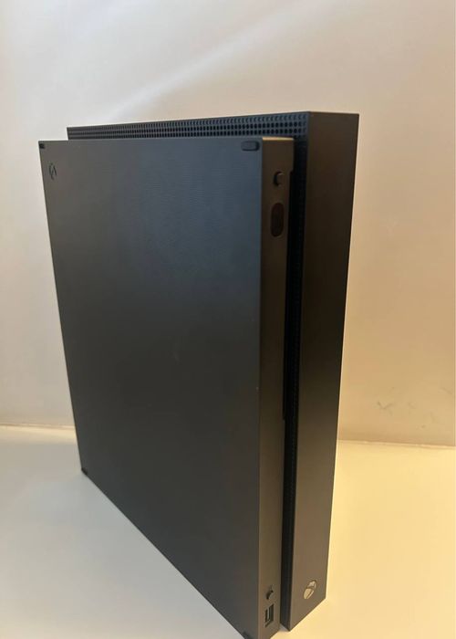"Xbox One X" в гарному стані, не користувалися