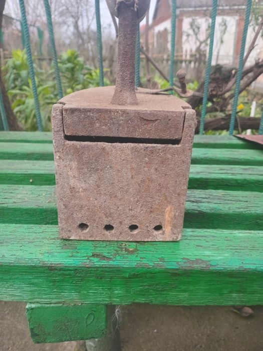 Утюг бу. Старих часів.