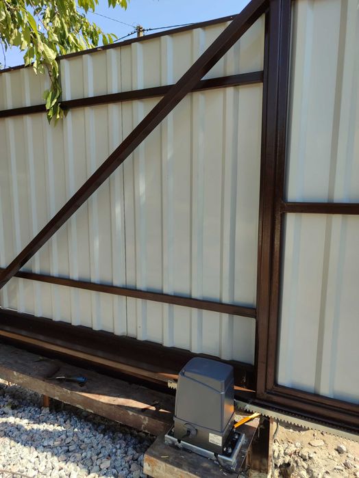 Забор з профнастила, відкатні ворота,автоматика , покрівля