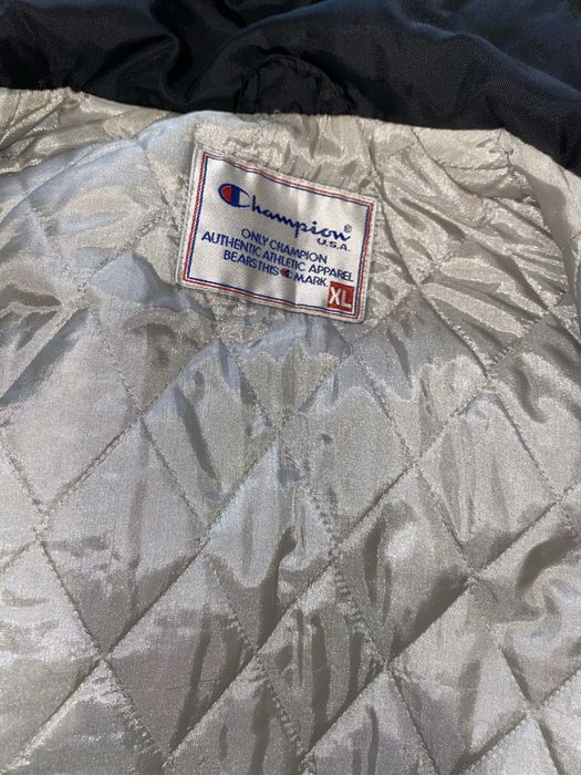 Продам куртку мужскую Champion