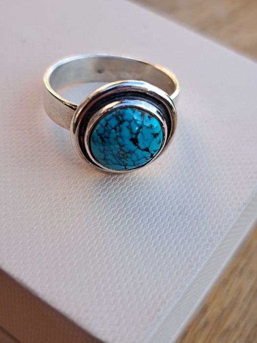 Pierścionek srebro oksydowane z naturalnym turkusem